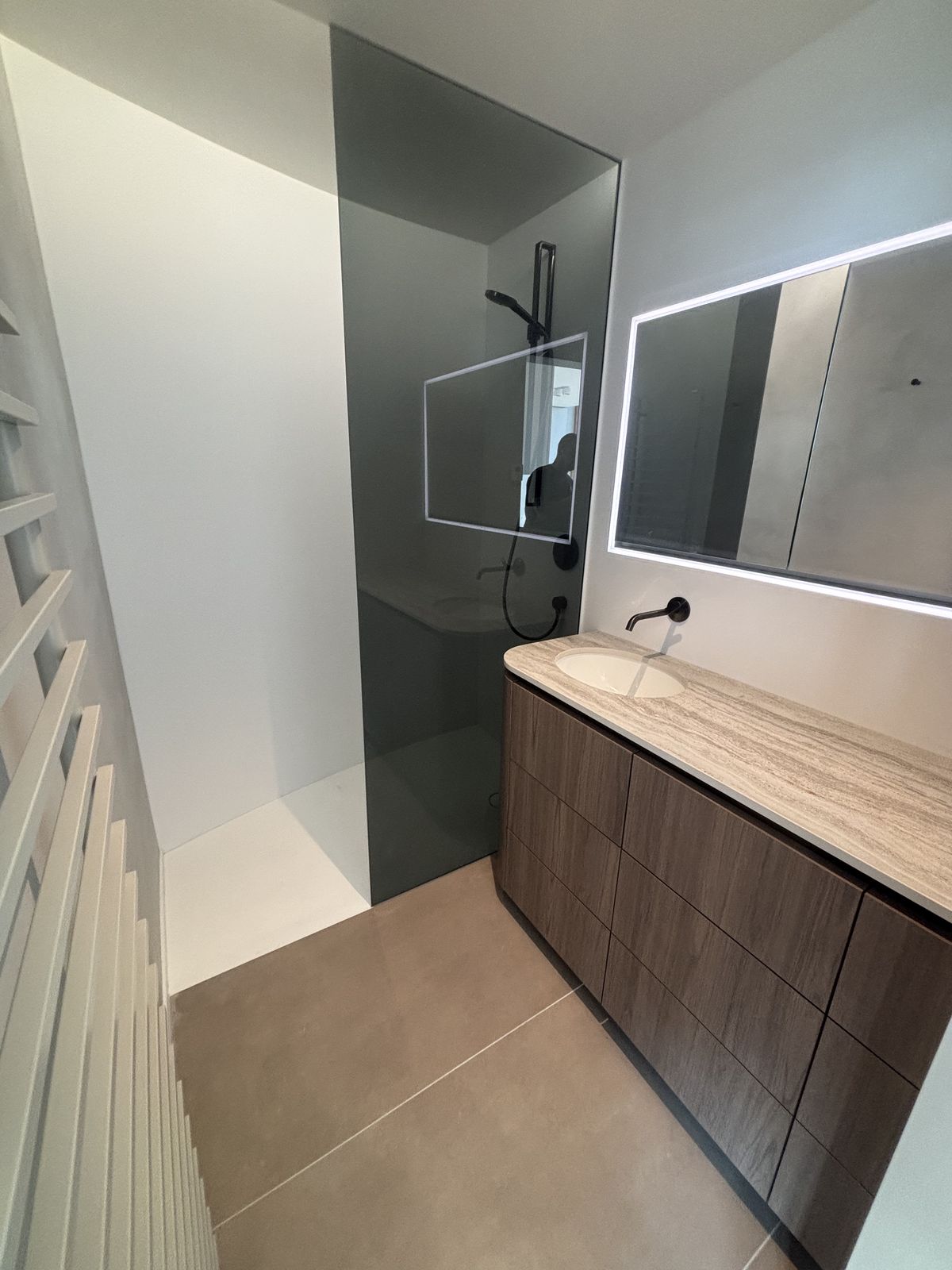 Badkamerrenovatie met inloopdouche in Westende
